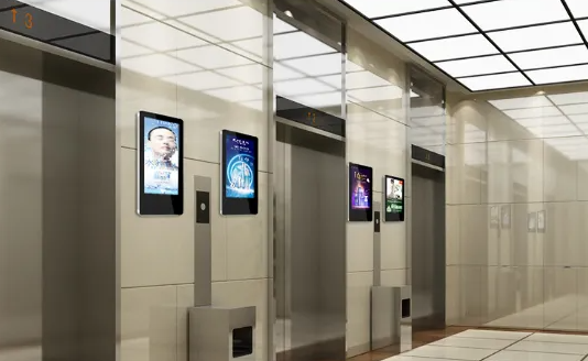 电梯安装了液晶楼宇广告机-上档次电梯广告机